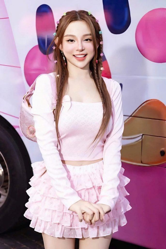 Huyền Baby giữ vẻ tươi trẻ, ngọt ngào nhờ gu thời trang ăn gian tuổi tác - 6