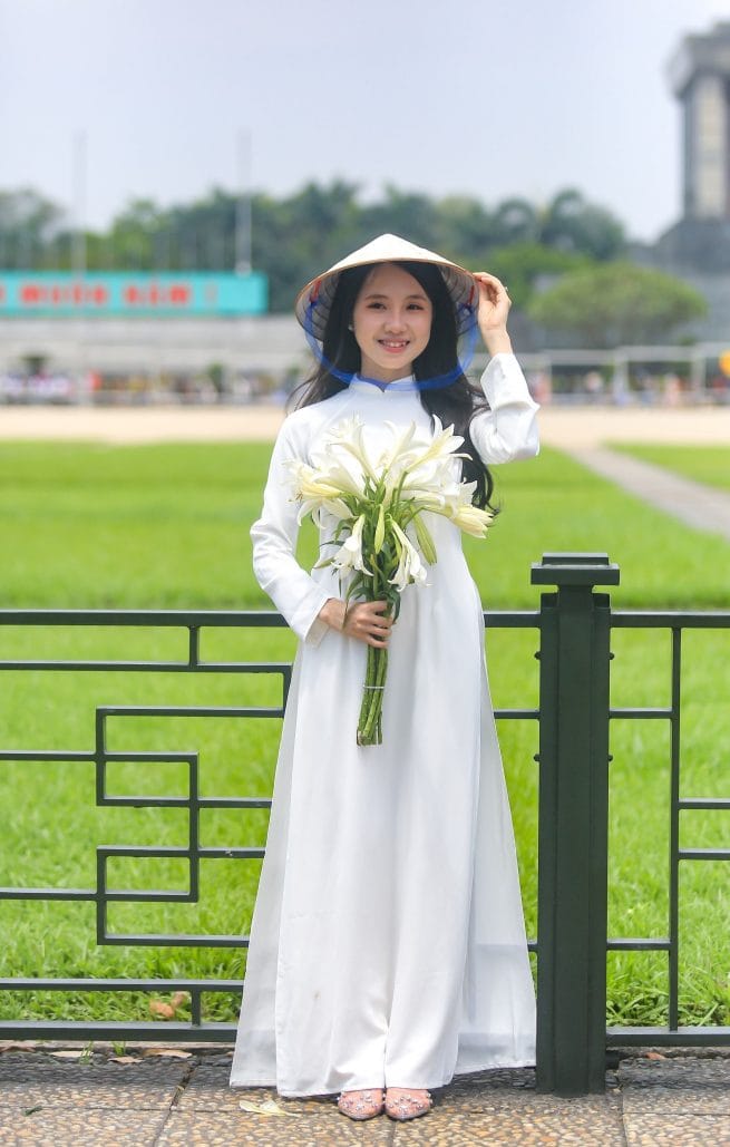 Dành 4 tiếng trang điểm để check-in ngoài Lăng Bác giữa trưa: Cố gắng dậy sớm lắm rồi, tới nơi vẫn có nhiều người sớm hơn- Ảnh 7.