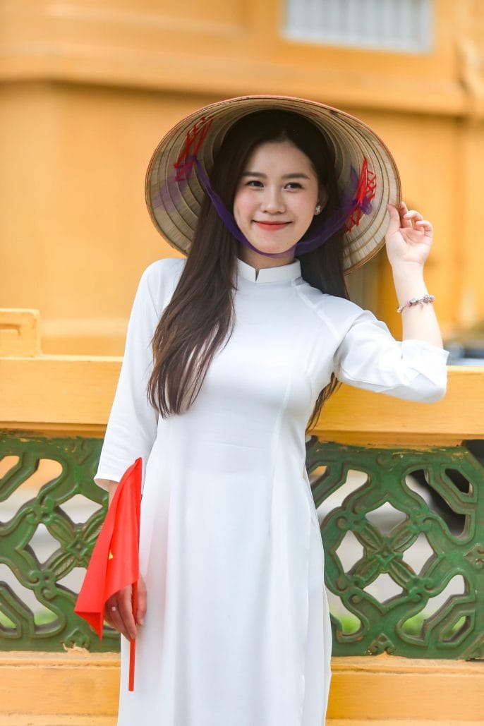 Dành 4 tiếng trang điểm để check-in ngoài Lăng Bác giữa trưa: Cố gắng dậy sớm lắm rồi, tới nơi vẫn có nhiều người sớm hơn- Ảnh 4.