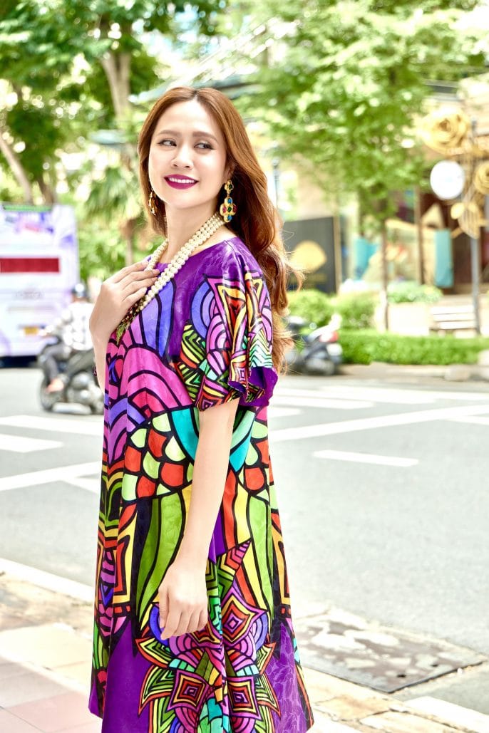 Diễn viên Thanh Thúy khoe vẻ đẹp không tuổi với đầm chất liệu lụa - 4