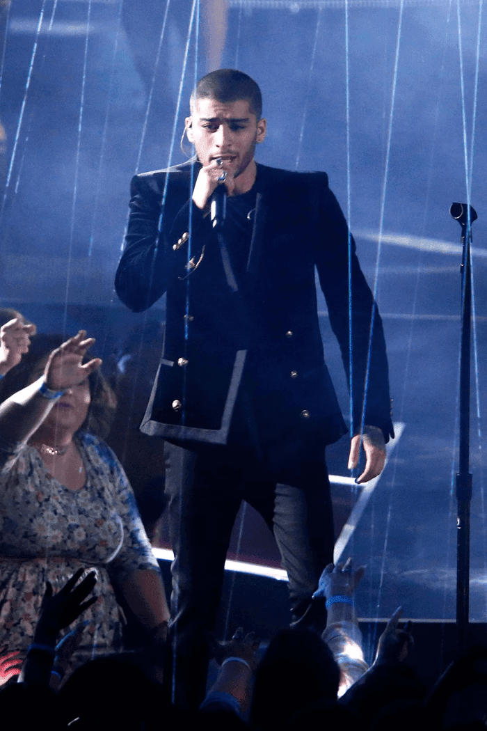 Nam ca sĩ nổi tiếng bị ngộ độc thực phẩm, không thể lên sân khấu biểu diễn vào phút chót Ảnh 4