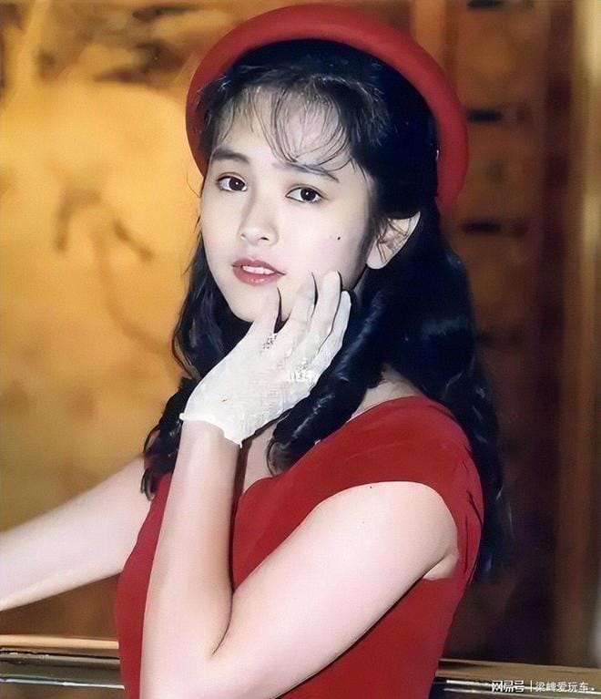 Diệp Uẩn Nghi từng được xem là biểu tượng sắc đẹp và tài năng của làng giải trí Hong Kong. (Ảnh Sohu)