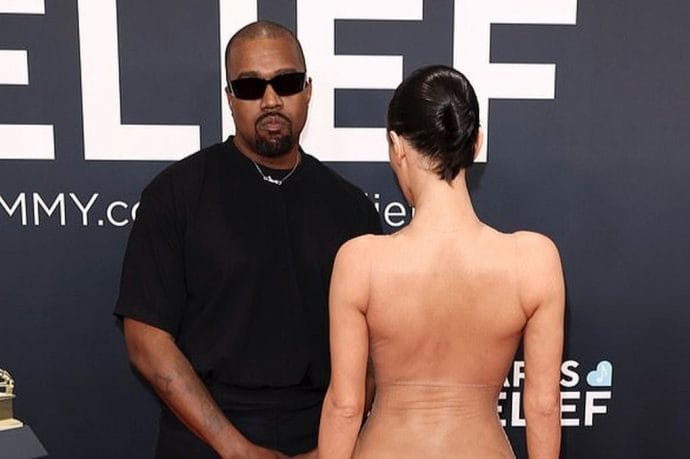 Kanye West và Bianca Censori từng có màn xuất hiện gây tranh cãi tại lễ trao giải Grammy 2025