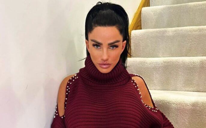 Katie Price gây bão khi quảng cáo dầu cần sa chữa ung thư không có bằng chứng