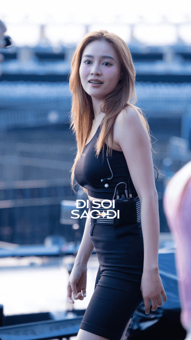 Soi visual dàn Chị Đẹp tổng duyệt concert: Minh Hằng tươi rói sáng bừng, Diệu Nhi lộ dấu hiệu tăng cân- Ảnh 1.