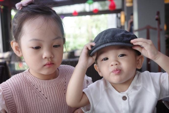 Khoảnh khắc hạnh phúc giản dị của Đàm Thu Trang bên hai con