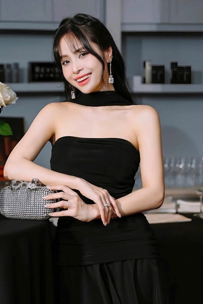 Ca nương Kiều Anh sở hữu túi hiệu tiền tỷ, có chồng đồng hành mọi nơi - 9