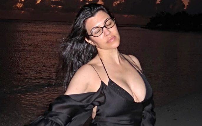 Kourtney Kardashian gây tranh cãi khi để con gái 12 tuổi chụp ảnh gợi cảm