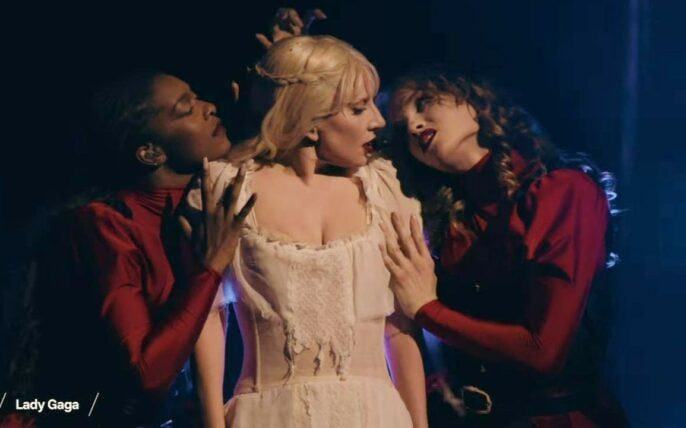 Lady Gaga ‘thánh hóa’ Coachella 2025: Nhà hát opera giữa sa mạc gây sốc!