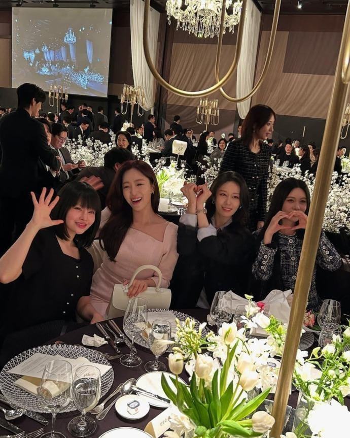 Các thành viên T-ara có mặt tại đám cưới