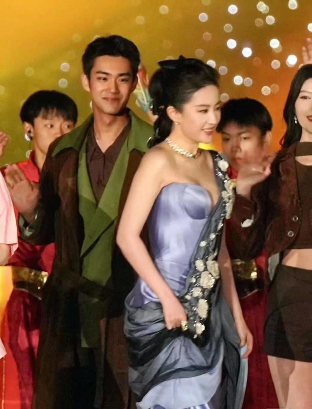 Lưu Diệc Phi kiêu sa