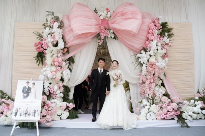 Chuyện tình 12 năm: Chú rể khóc khi cô dâu mặc đồng phục học sinh ở lễ cưới - 2 Chuyện tình 12 năm: Chú rể khóc khi cô dâu mặc đồng phục học sinh ở lễ cưới - 2