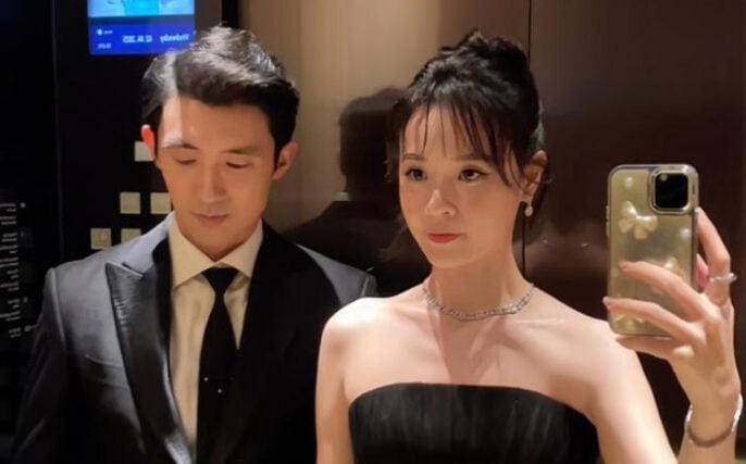 Midu và ông xã ‘đốn tim’ fan với màn thả thính ngọt ngào tại thảm đỏ