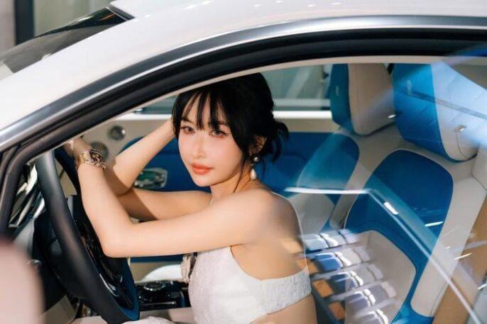 Mina Phạm: Cuộc Sống Sang Chảnh Và Tình Yêu Đặc Biệt Bên Minh Nhựa