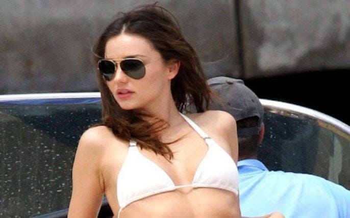 Miranda Kerr gây ‘bão’ với vóc dáng tuổi 42 và cuộc sống tỷ phú