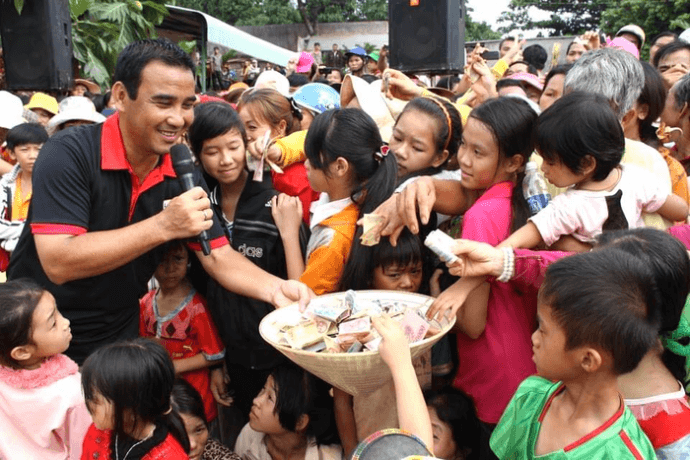 MC Quyền Linh đăng tâm thư nửa đêm sau khi bị một nhà sản xuất tố bội tín.