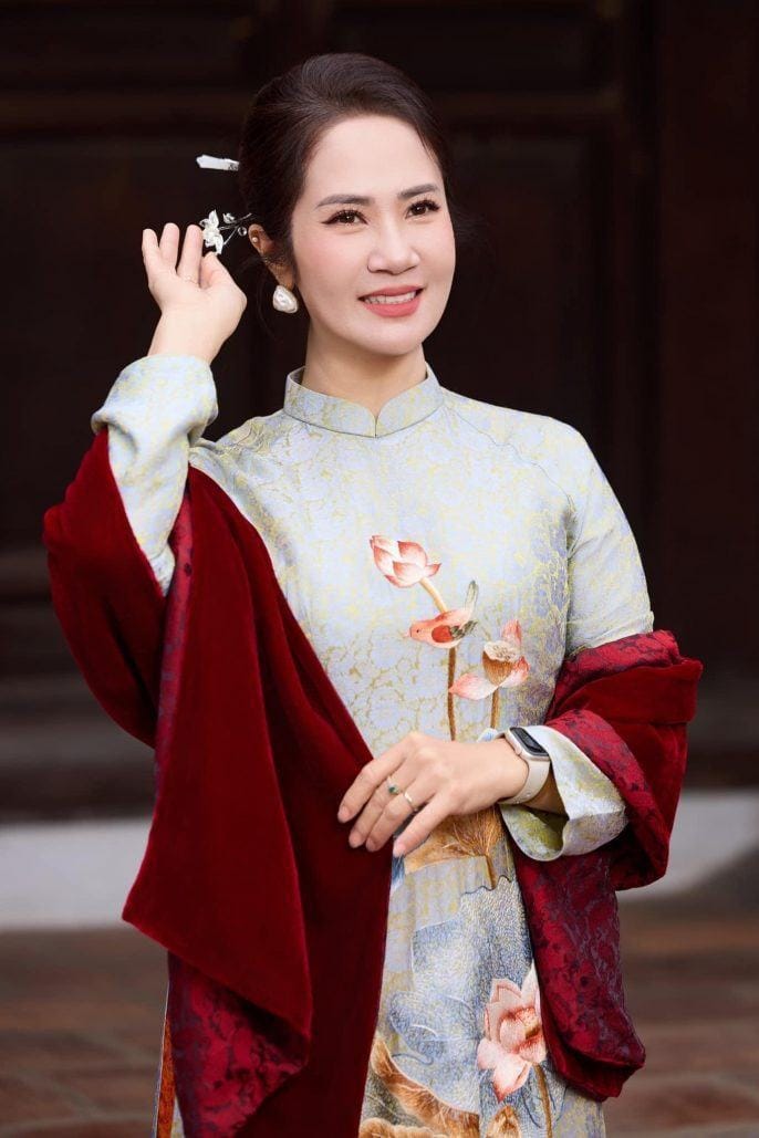 NSƯT Nguyệt Hằng.