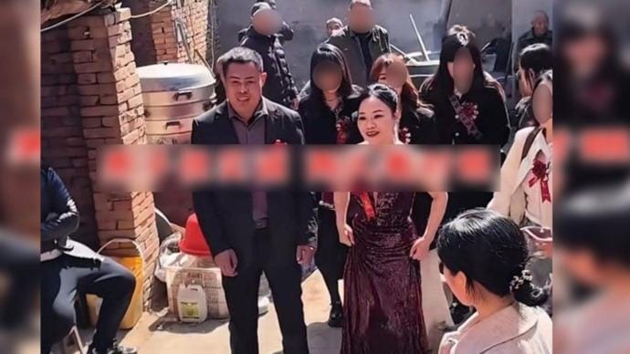 Nữ đại gia 52 tuổi bất ngờ kết hôn với nam bảo vệ 43 tuổi- Ảnh 1.