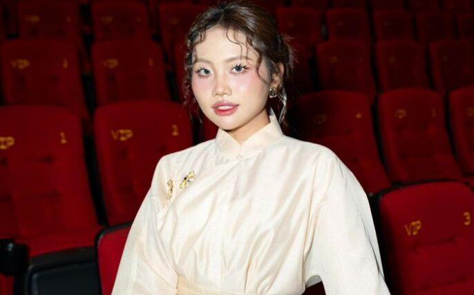 Phương Mỹ Chi gây bão mạng với clip hát ‘Bóng phù hoa’ giản dị