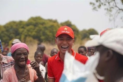 Quang Linh Vlog và Hằng Du Mục: Cú ngã đắt giá của ‘thần tượng’ mạng