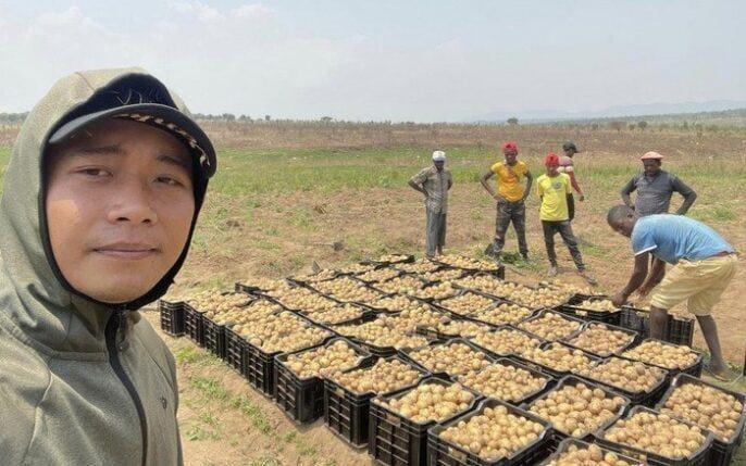 Quang Linh Vlogs bị khởi tố: Team châu Phi im lặng bất thường