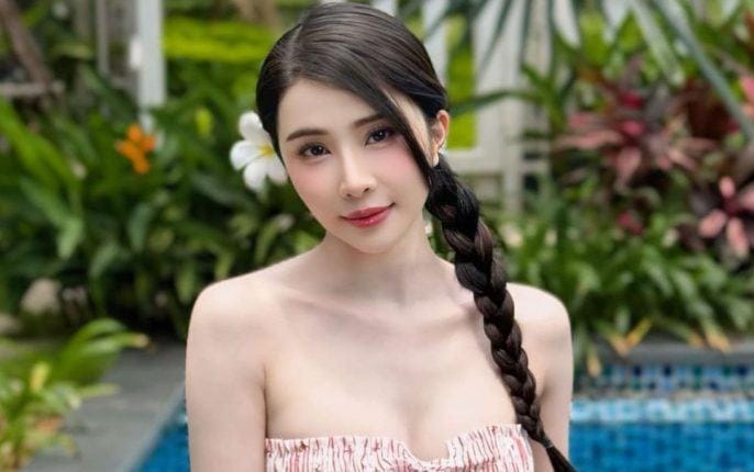 Quỳnh Nga ‘đốt mắt’ với bikini, Việt Anh ‘thả tim’ gây bão MXH