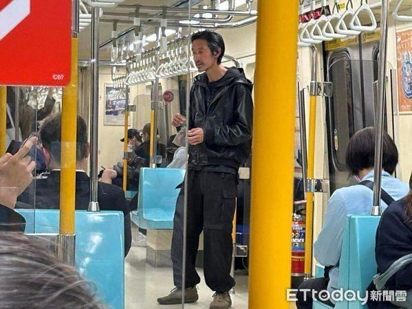 Một khán giả cho biết, nam diễn viên trông tỉnh táo, tinh thần có phần ổn định hơn sau biến cố. (Ảnh ETtoday)