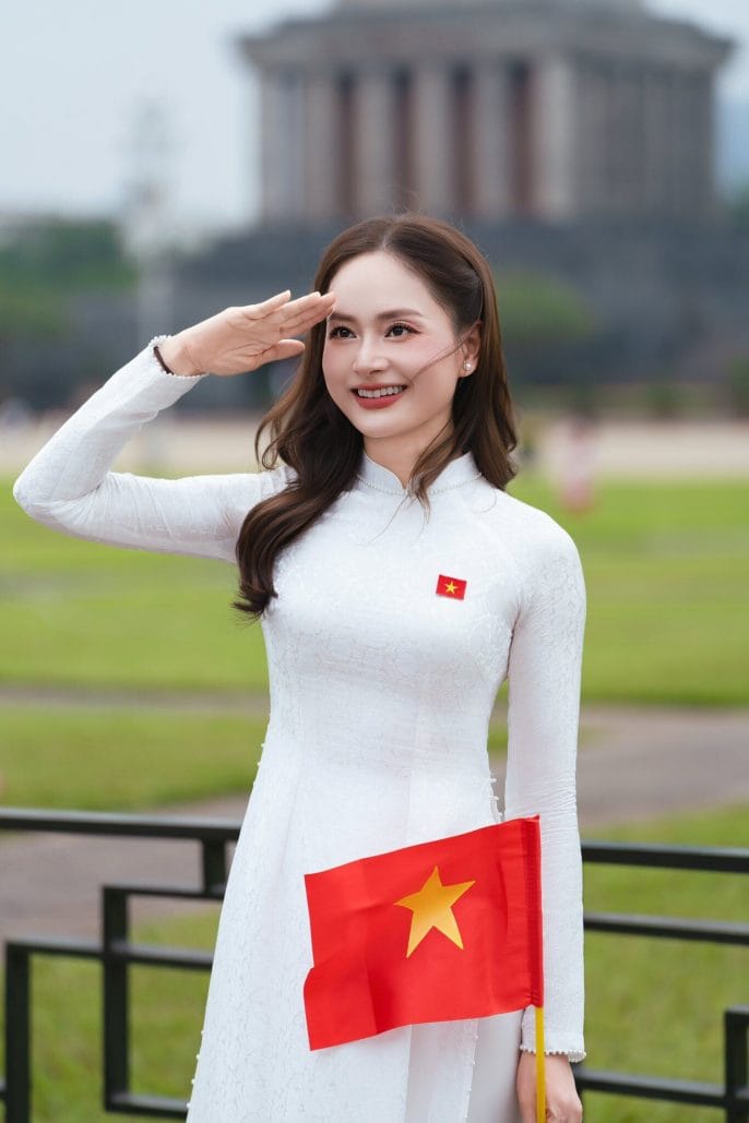 Diễn viên Lan Phương và con gái Mia