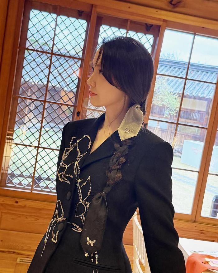 Diễn viên Yoona không hề đề cập tới việc tặng quà cho ê-kíp trên mạng xã hội, cho đến khi những người nhận quà công khai chuyện này thì khán giả mới biết đến. Ảnh: IGNV