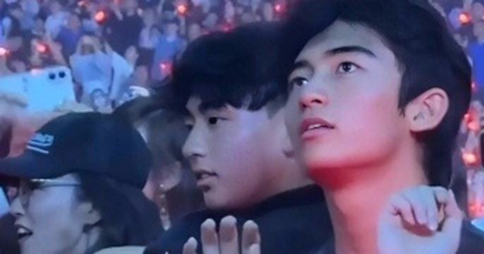 Tạ Đình Phong và 2 con trai gây bão tại đêm nhạc Hong Kong