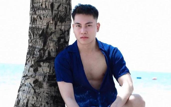 Tân Nam vương Campuchia gây sốc với loạt ảnh nhạy cảm từ quá khứ