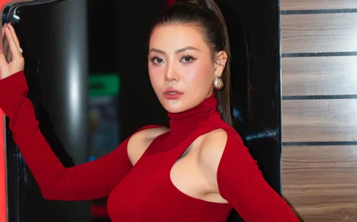 Thanh Hương ‘đốt mắt’ với váy đỏ táo bạo tại thảm đỏ