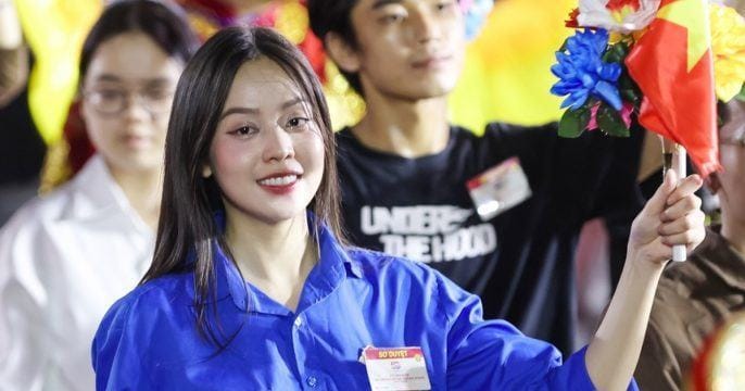 Thanh Thủy, Tiểu Vy, HHen Niê rạng rỡ dự sơ duyệt diễu binh 50 năm thống nhất đất nước