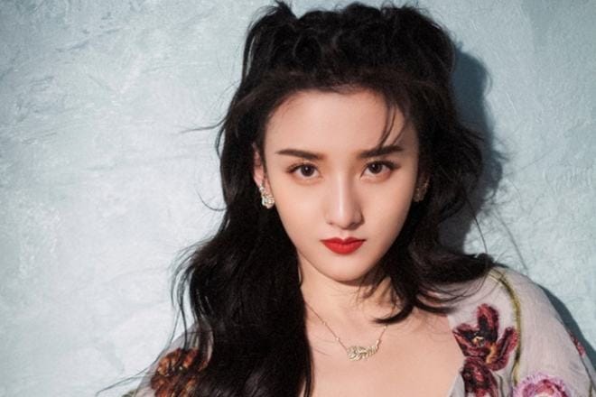 Tống Tổ Nhi bất ngờ ‘hồi sinh’ sau scandal trốn thuế 150 tỷ