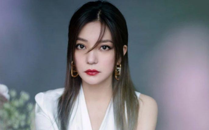 Triệu Vy lộ diện sau bê bối: Nhan sắc xuống cấp, tương lai mờ mịt?