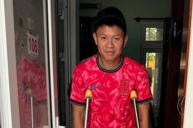 Vũ Tiến Long chấn thương nặng, nghỉ thi đấu 8-10 tháng vì mặt sân Mỹ Đình