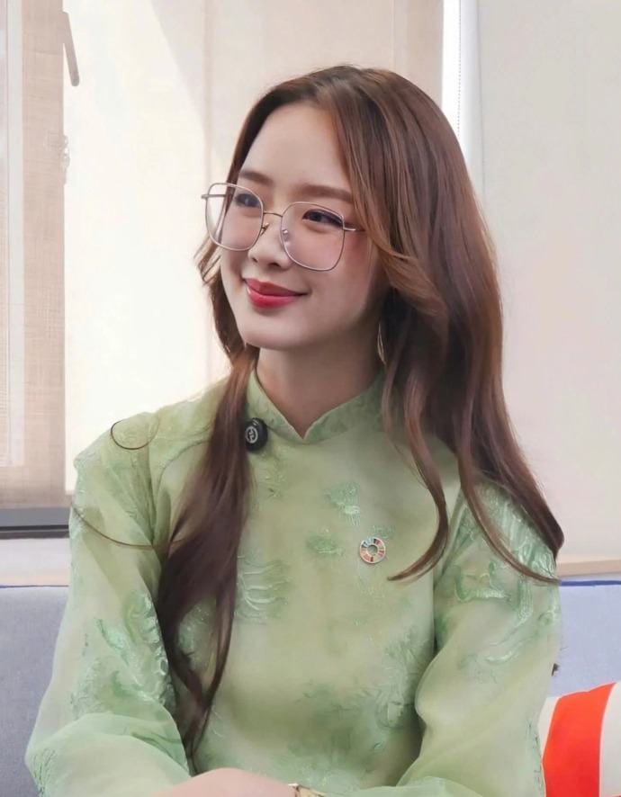 Hoa hậu Bảo Ngọc mặc áo dài