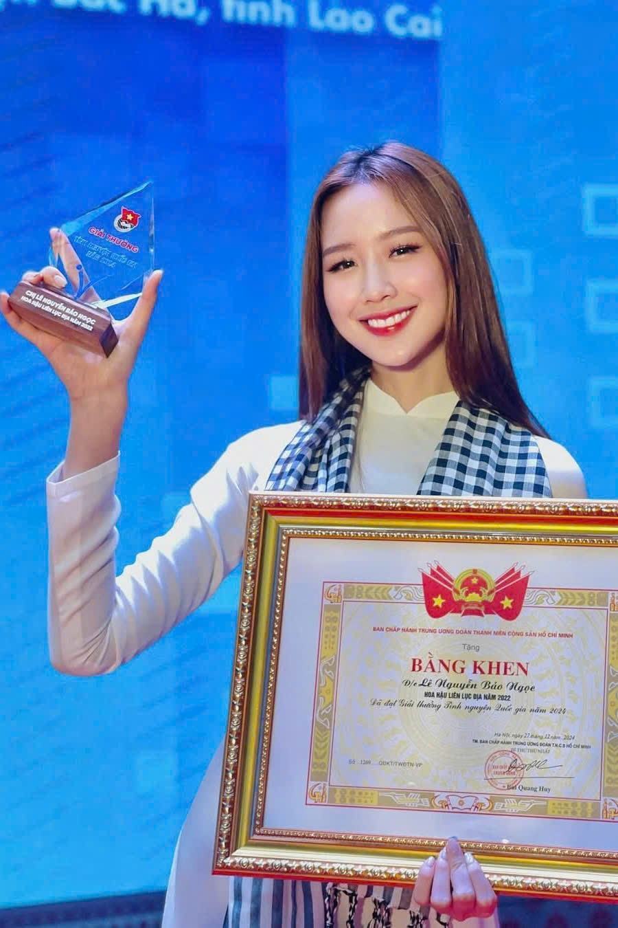 Hoa hậu Bảo Ngọc nhận giải thưởng