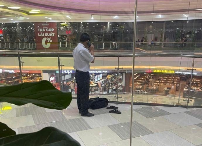 Nạn nhân để lại ba lô, đôi dép.