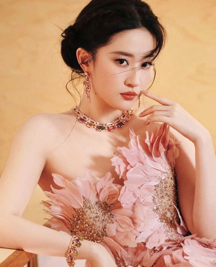 Lưu Diệc Phi vốn được biết đến là sao nữ có hình ảnh trong sạch nhất nhì Cbiz. (Ảnh IGNV)