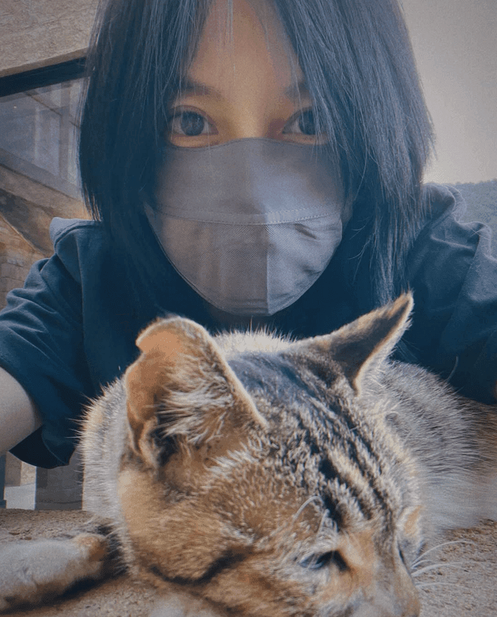 Triệu Vy thể hiện tâm trạng vui vẻ khi hoạt động trên mạng xã hội. Ảnh: IGNV