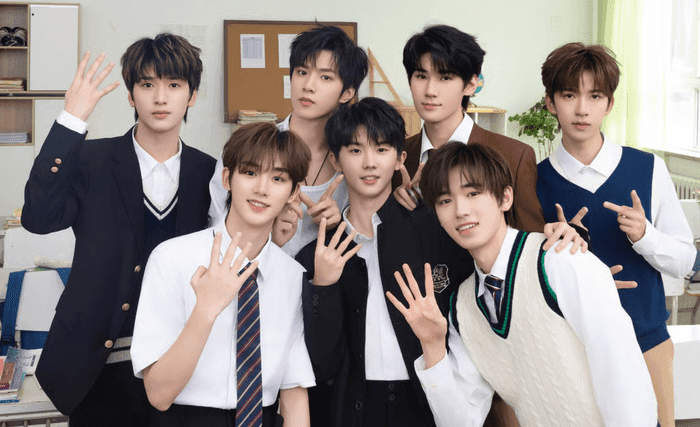 Fan cuồng náo loạn chuyến bay, truy đuổi thần tượng bất chấp cảnh báo an toàn Ảnh 3