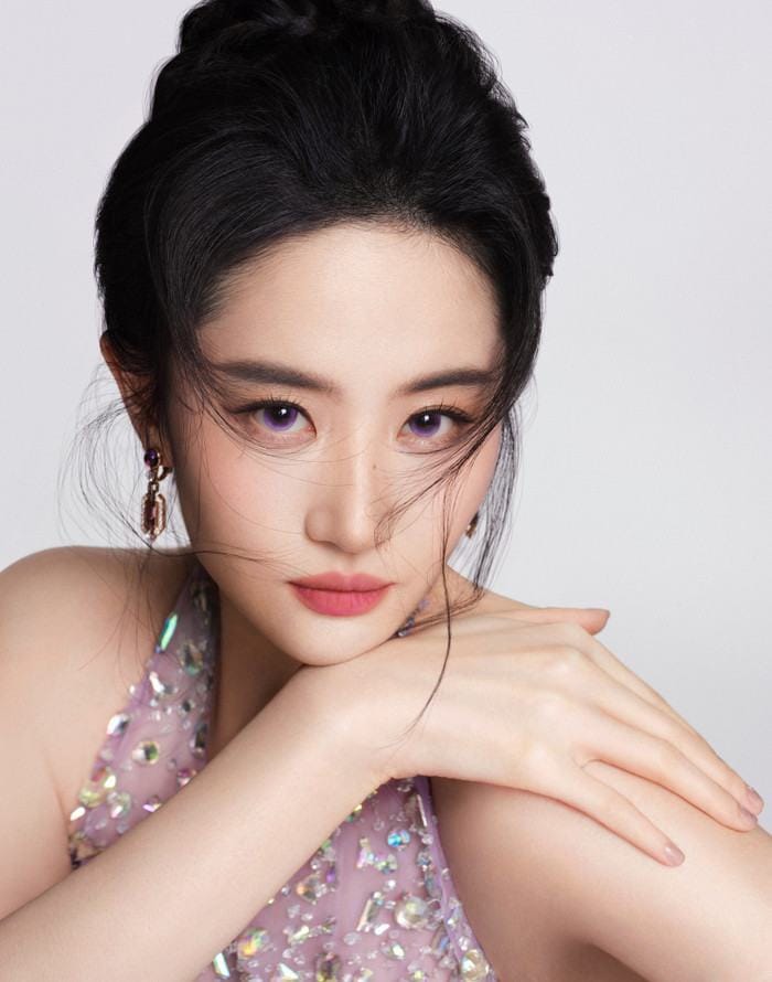 Lưu Diệc Phi sống khá khép kín, người duy nhất từng được nữ diễn viên công khai hẹn hò là tài tử Song Seung Heon. Ảnh: Sưu tầm