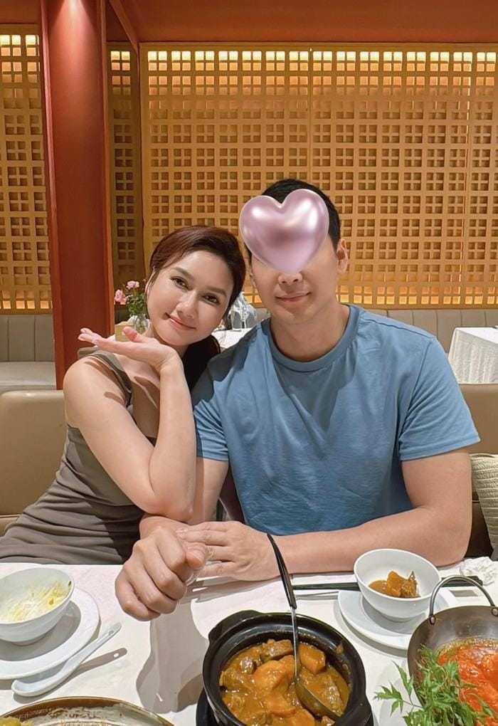 Hương Giang thường xuyên chia sẻ khoảnh khắc lãng mạn bên bạn trai.