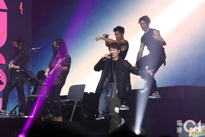 Nam ca sĩ bất ngờ tuyên bố rút lui khỏi showbiz, người hâm mộ tiếc nuối Ảnh 1