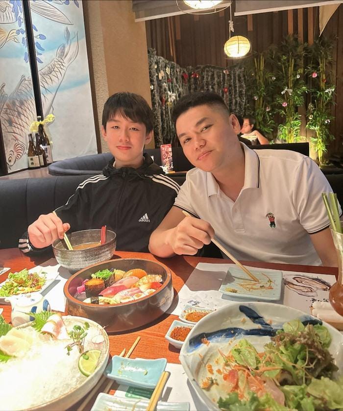 Lê Phương cho biết chồng rất nghiêm khắc trong việc nuôi dạy hai con.