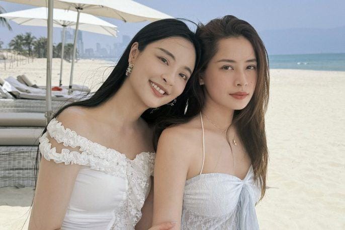 Chi Pu và Lý Sa Mân Tử rủ nhau ‘đạp gió’ ở biển Việt Nam