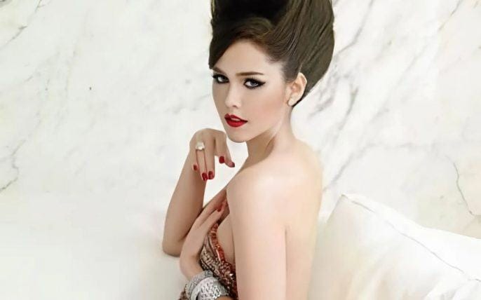 Chompoo Araya: Mỗi ‘click chuột’ kiếm 7 tỷ, di chúc 7.000 tỷ gây sốc