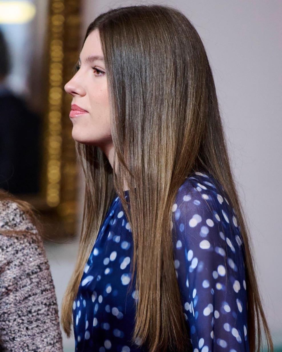 Công chúa Tây Ban Nha 18 tuổi cuốn hút như ngôi sao, gu thời trang đẳng cấp - 5