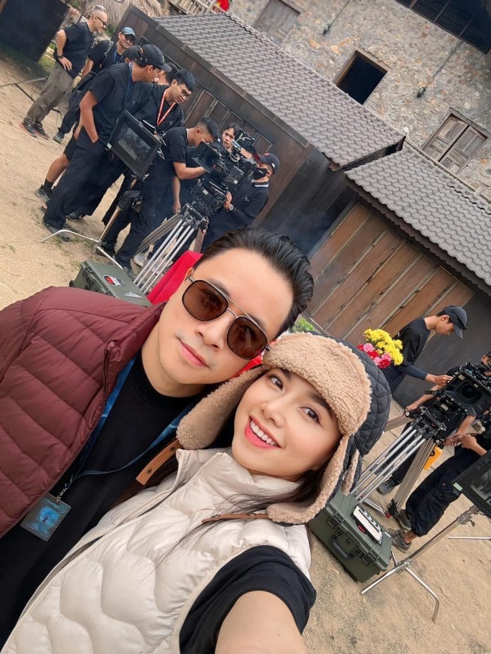 Đinh Ngọc Diệp chăm sóc Victor Vũ